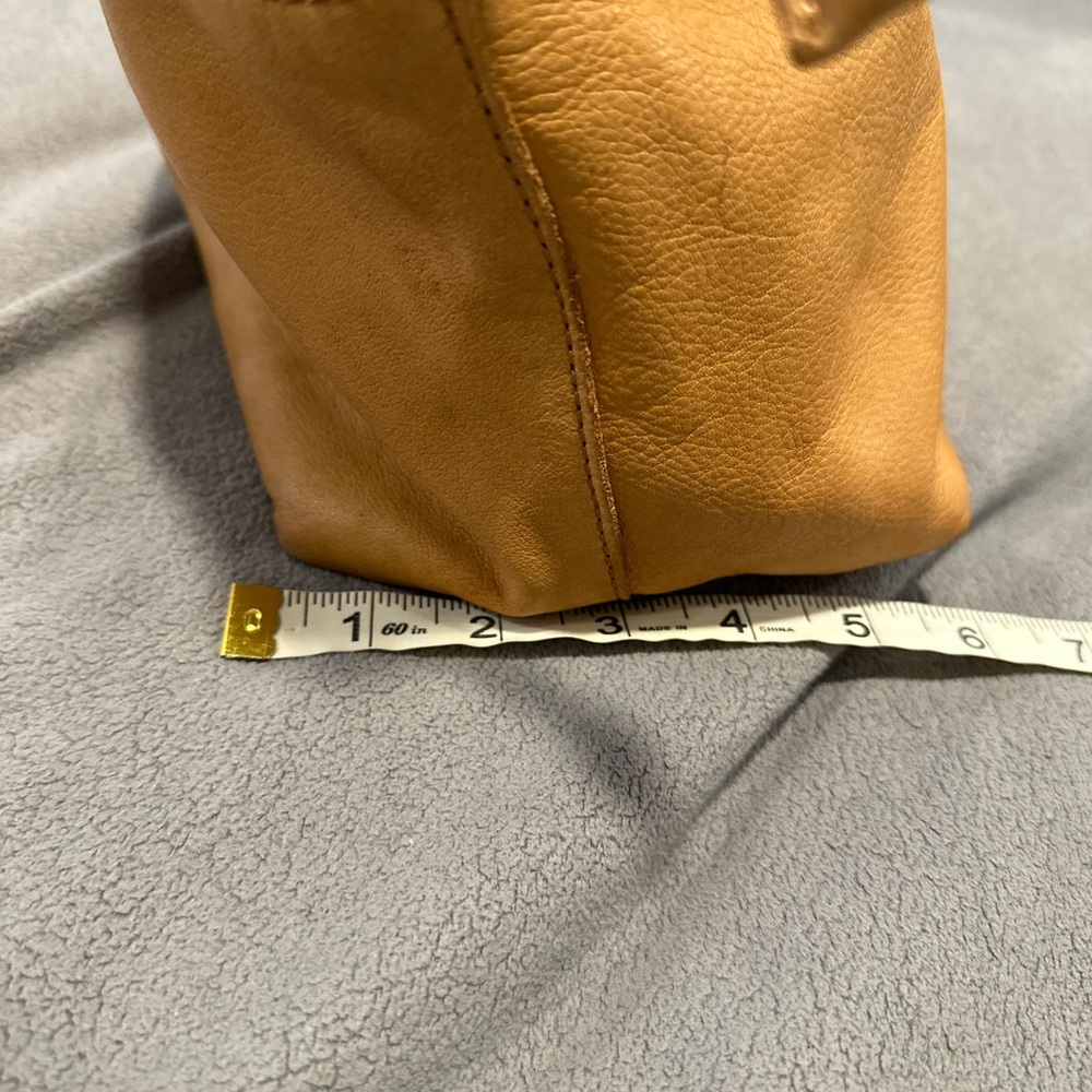 American Leather Company Camel Brown Zip Closure Medium Size handbag Purse. - Picture 7 of 15